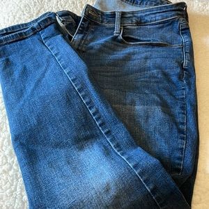 Universal thread 18 jeans
